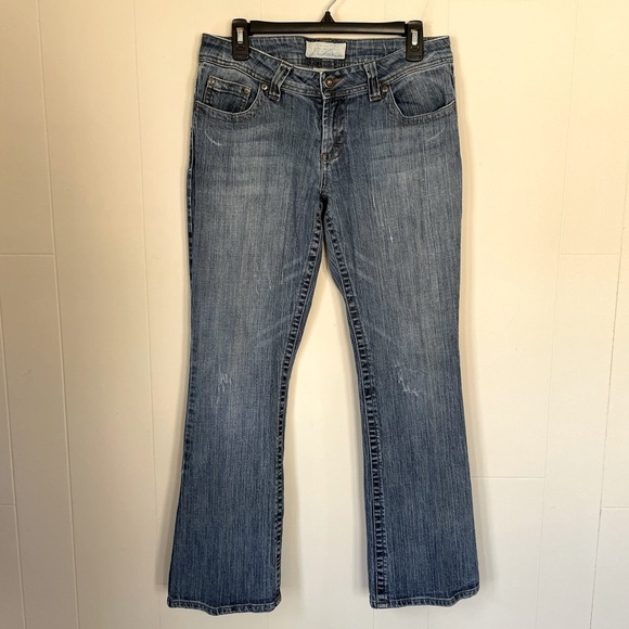 Maurice’s Morgan Boot denim bootcut medium wash distressed women’s sz 7/8 short - Picture 1 of 13